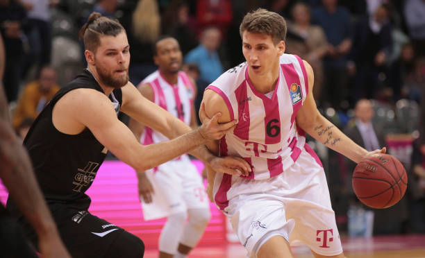 他连续攻破 他连续攻破